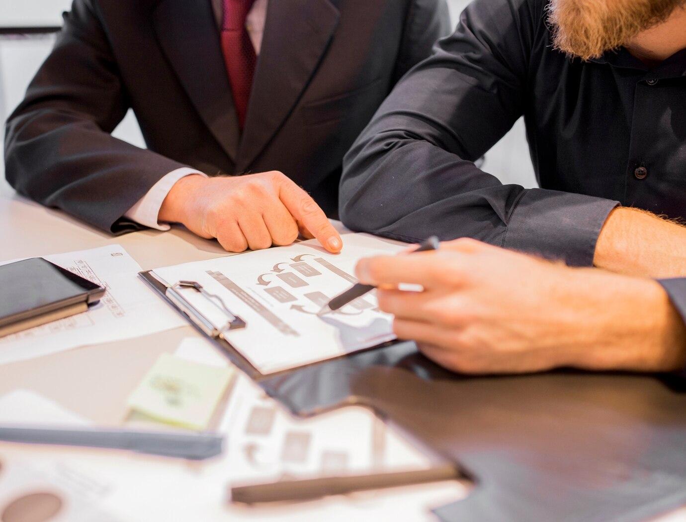 Fake Lawyers and Attorneys - Key Signs of Fraud - Hint Agent. Фото №1
