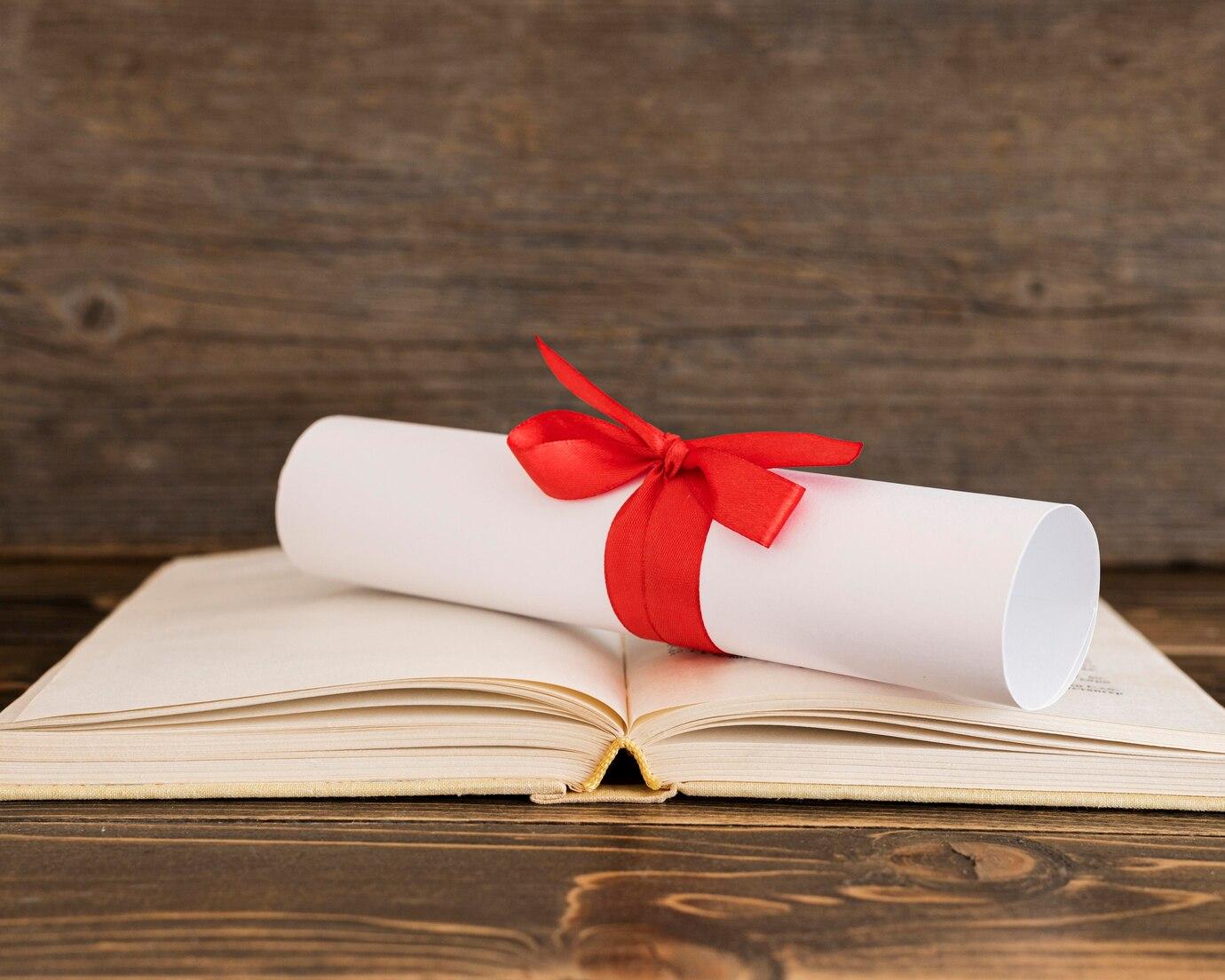 The Market of Fake Certificates and Diplomas: Scope, Dangers, Prevention - Hint Agent. Фото №1