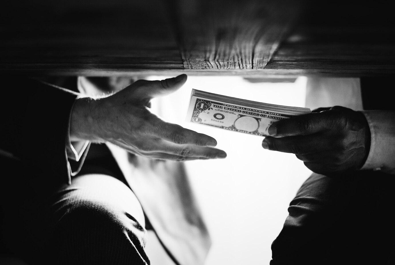 How to Timely Recognize Investment Fraud: Early Stage Signs - Hint Agent. Фото №1